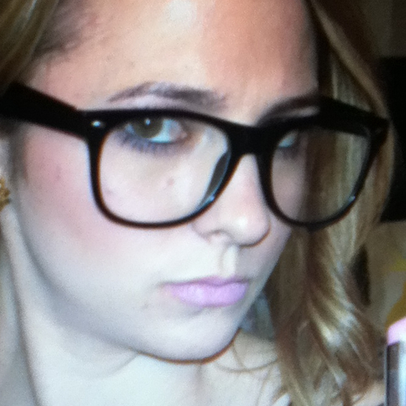 Profile Picture of Iris Lake (@irislake) on Poshmark