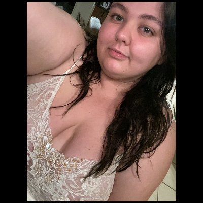 Profile Picture of Hazel Adams (@Hazell_xox) on Twitter