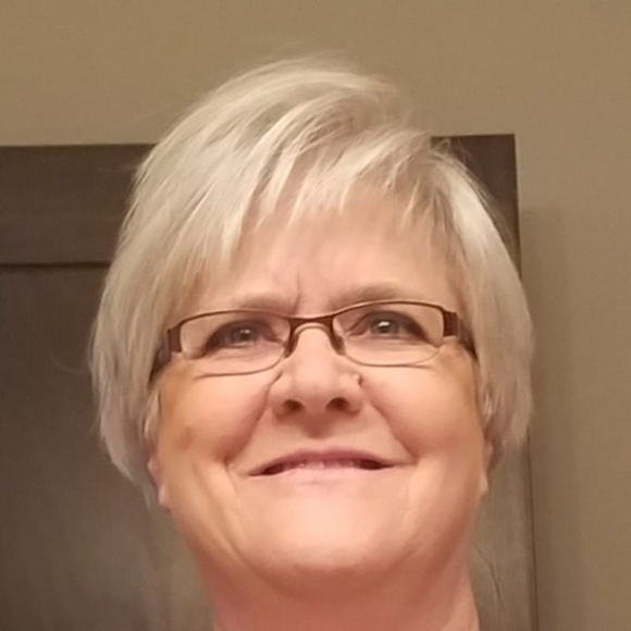 Profile Picture of Marian Bloom (@mdbloom56) on Poshmark