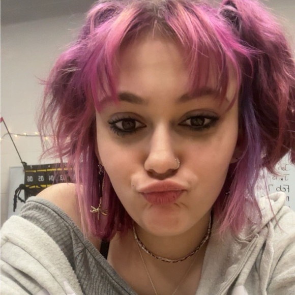 Profile Picture of Harmony Danehy (@harmonydanehy) on Poshmark