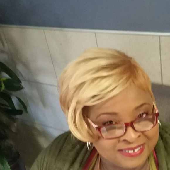 Profile Picture of Sharon Allen-mccall (@womene59) on Poshmark