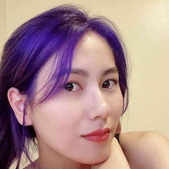 Profile Picture of Vy Trinh (@liddoleg96) on Poshmark