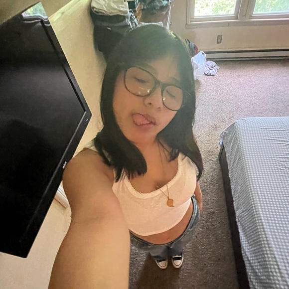 Profile Picture of Joselyn Pachas (@joselynpachas) on Poshmark