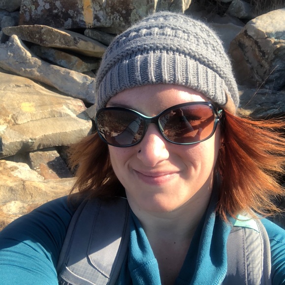 Profile Picture of Amanda Krayniak (@geminifroggy) on Poshmark