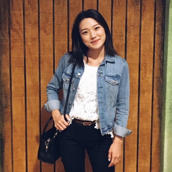 Profile Picture of Julia Zheng (@juliaz92) on Poshmark