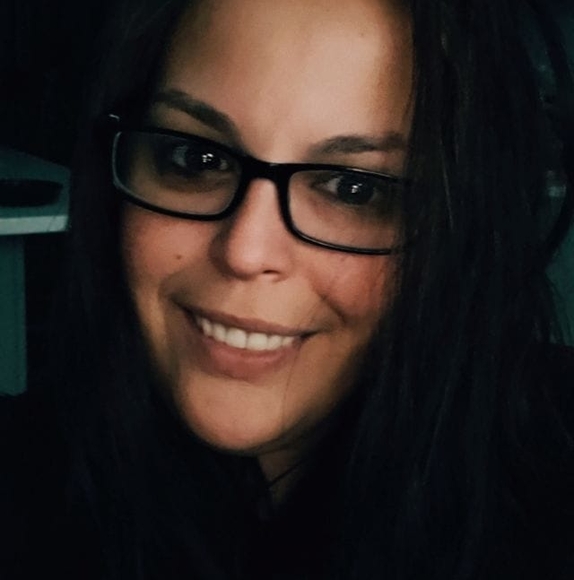 Profile Picture of Jj Hinrichsen (@hnrchsn) on Poshmark