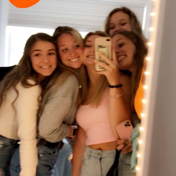 Profile Picture of Mya Sobbry (@mya_sobbry) on Poshmark