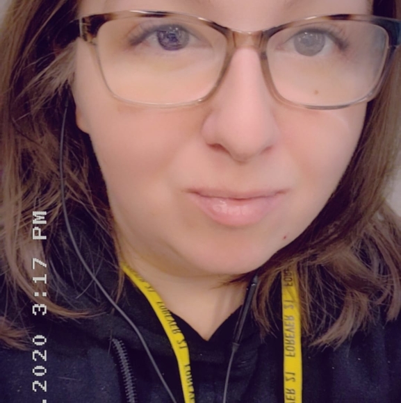 Profile Picture of Janice Chapasko (@jkiriacopoulos) on Poshmark