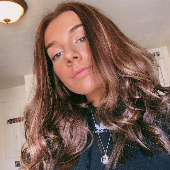 Profile Picture of Amanda Lorusso (@amandalorusso) on Poshmark