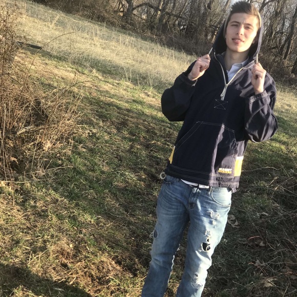 Profile Picture of Tyler Keefer (@tjk10) on Poshmark
