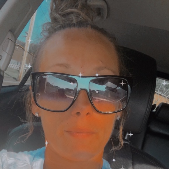 Profile Picture of Meg Beloli (@megb1289) on Poshmark