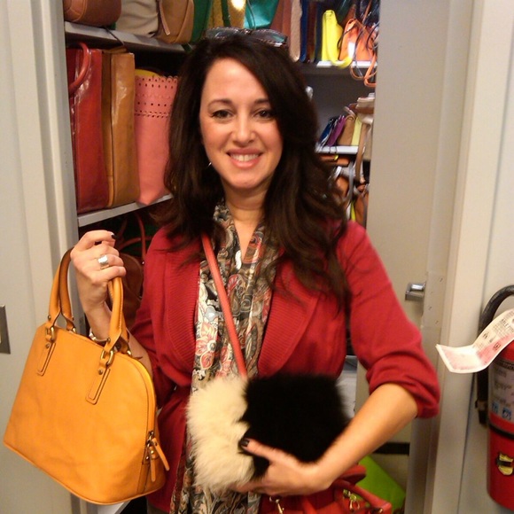 Profile Picture of Mel Pinnick (@flmel1) on Poshmark