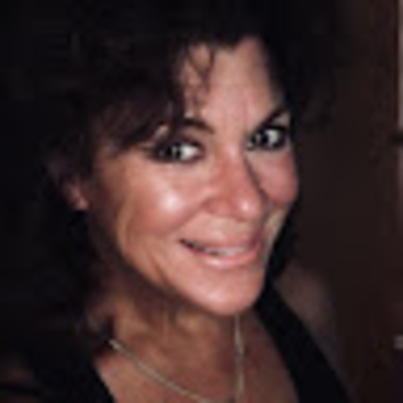 Profile Picture of Claire Wallace (@cwpippy22) on Poshmark