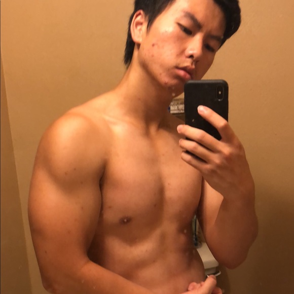 Profile Picture of James Xiong (@jxiong783) on Poshmark