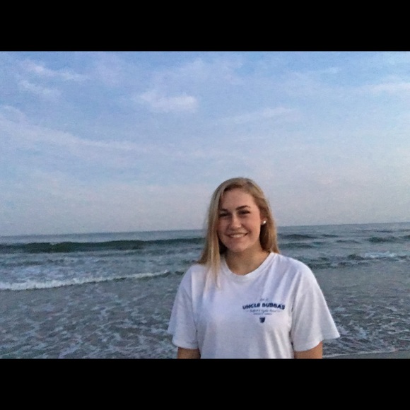 Profile Picture of Elise Canupp (@ecc11601) on Poshmark