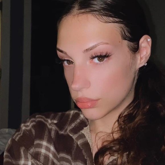 Profile Picture of Addison Gillum (@addisongillum) on Poshmark