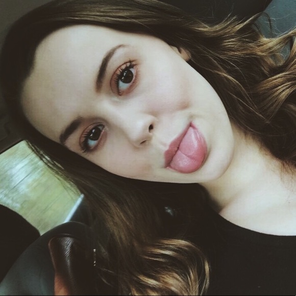 Profile Picture of Alana Dillman (@alanadillman) on Poshmark