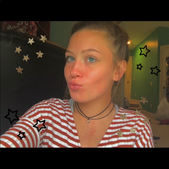 Profile Picture of Alexa Fleming (@alexafleming546) on Poshmark