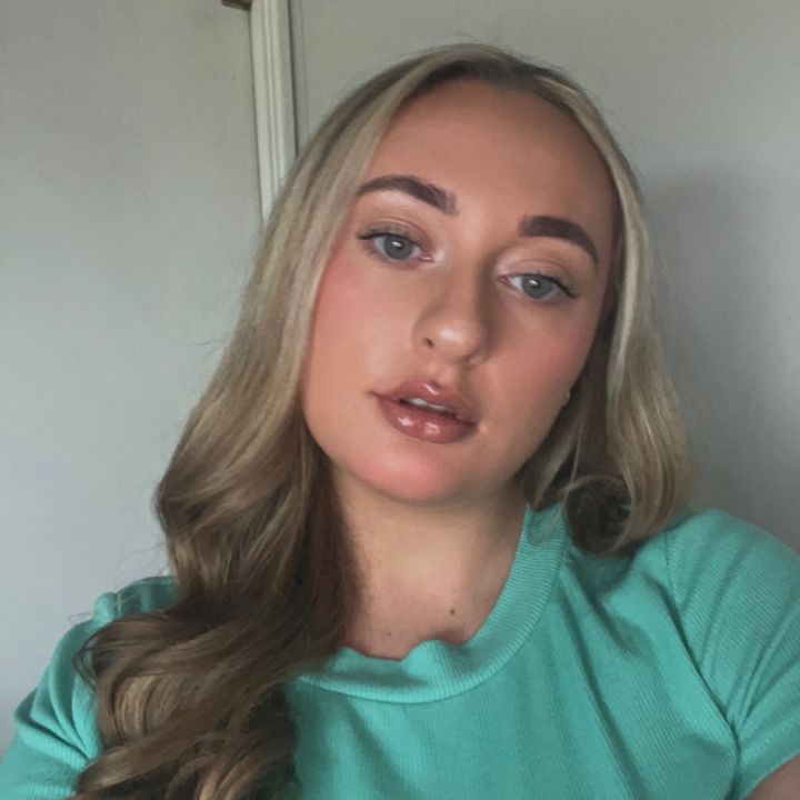 Profile Picture of Laura 💗 (@@laura_burnett) on Tiktok