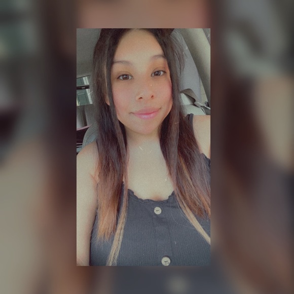 Profile Picture of Lizeth Rivera (@lizethrivera547) on Poshmark