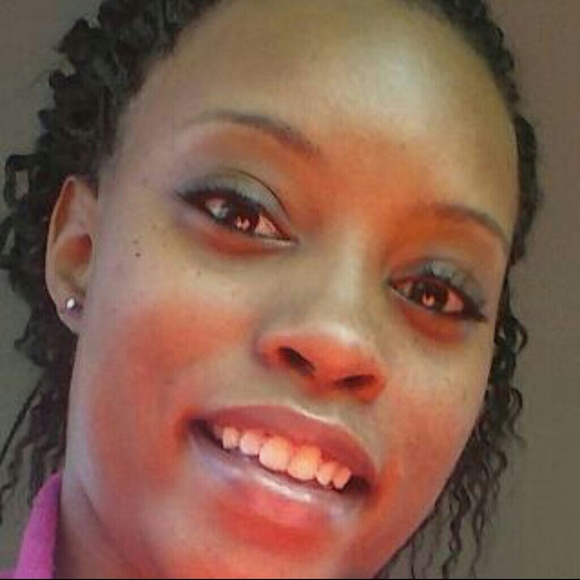 Profile Picture of Shareka Goss (@sharekag) on Poshmark