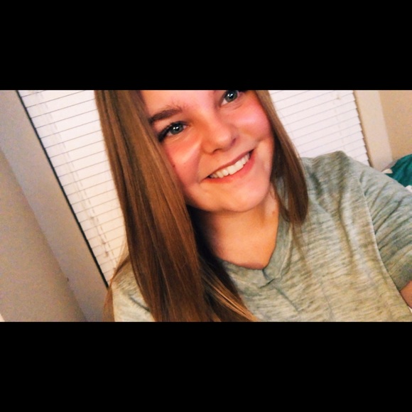 Profile Picture of Paige Perkins (@nichole_paige) on Poshmark