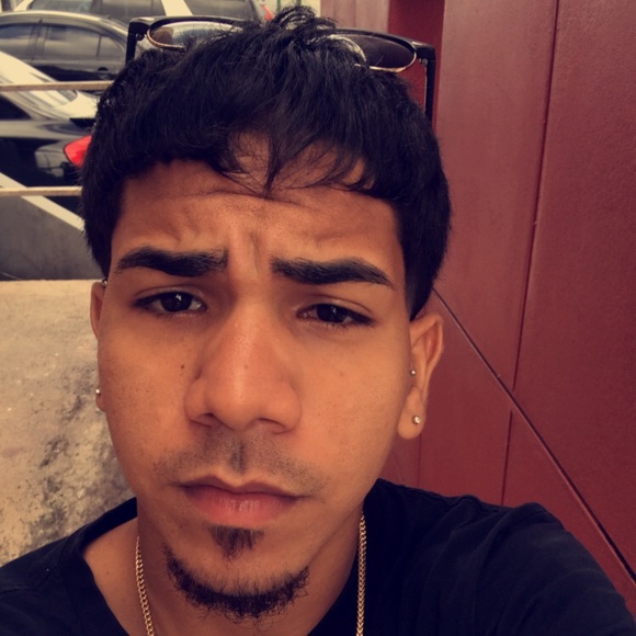 Profile Picture of Edward gerald Serrano ramirez (@gerald1118) on Poshmark