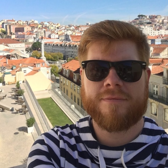 Profile Picture of Aaron Andrews (@aaronpandrews) on Poshmark