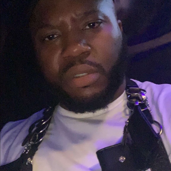 Randarius Hines - Poshmark Profile Picture of Randarius Hines (@randarius_hines) on Poshmark