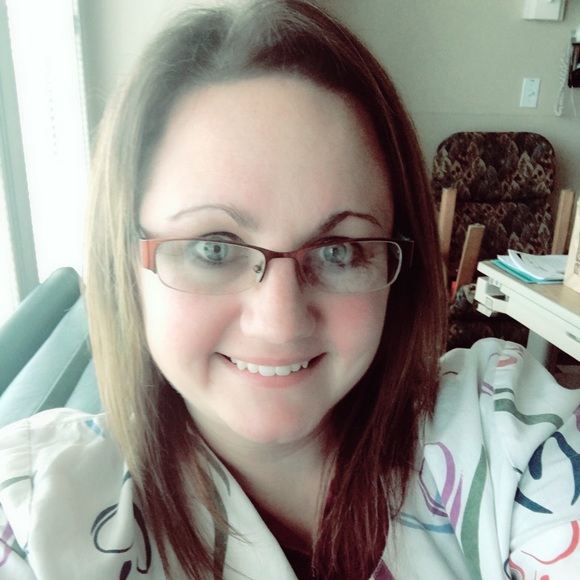 Profile Picture of Sara Keen (@saranic28) on Poshmark