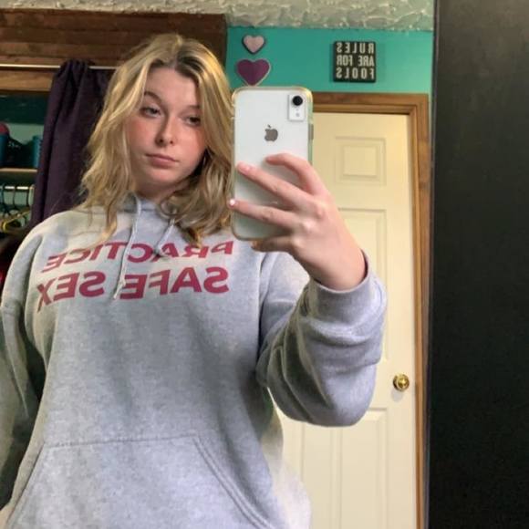 Profile Picture of Brianne Deault (@brianne_deault) on Poshmark