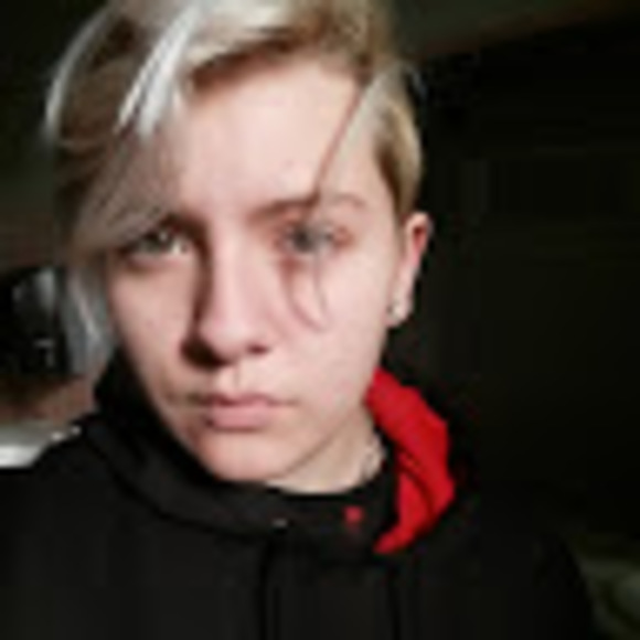 Profile Picture of Daniel Quayle (@krquayle2004) on Poshmark