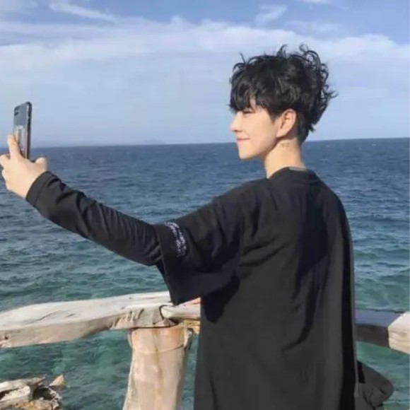 Profile Picture of Wilsonp Wilsonp (@takeryost1231) on Poshmark