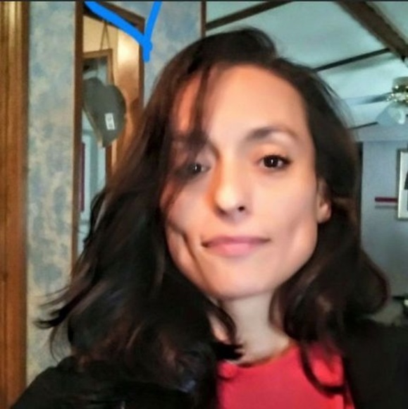 Profile Picture of Lisa Lowe (@lisalowe920) on Poshmark