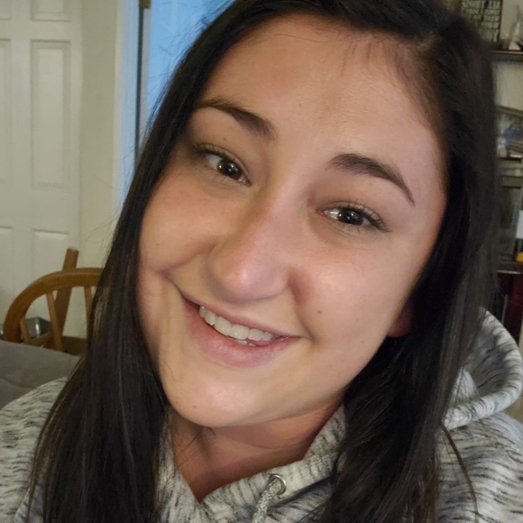 Profile Picture of Katelyn Dekeyser (@dekeyser607) on Poshmark