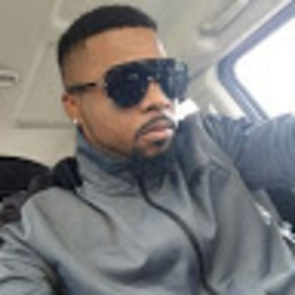 Profile Picture of Andrae Dennis (@covadon5) on Poshmark