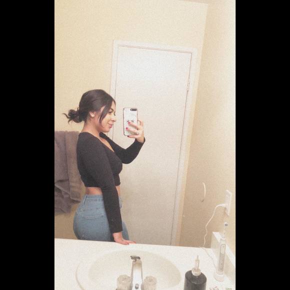 Profile Picture of Paulinaa De loeraa (@paulinaad) on Poshmark