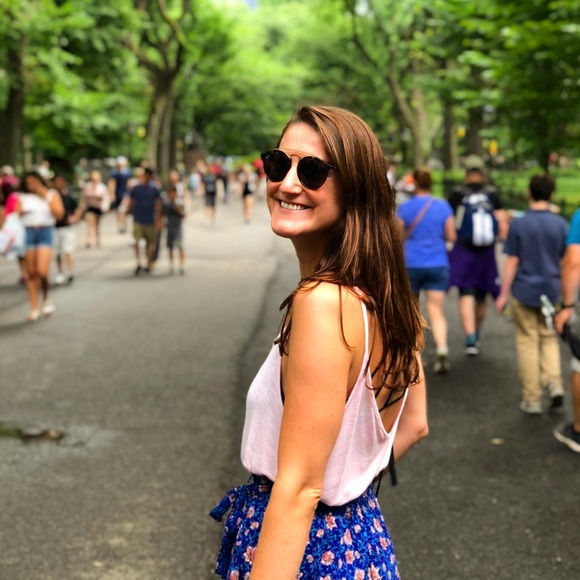 Profile Picture of Jules Mesavage (@julesmesavage) on Poshmark