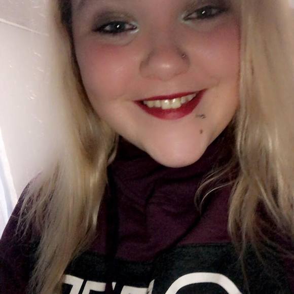 Profile Picture of Hope Maxwell (@hopemaxwell366) on Poshmark