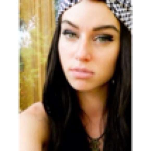Profile Picture of Grace Battcher (@graceeli) on Poshmark