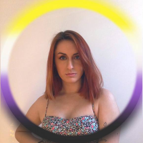Profile Picture of Alana Bloomquist (@alanabloomquist) on Poshmark