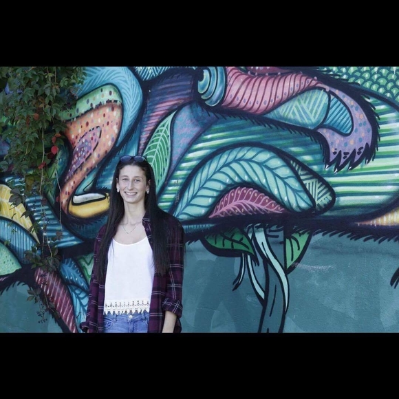 Profile Picture of Gabrielle Thibault-bertrand (@gabriellethi256) on Poshmark