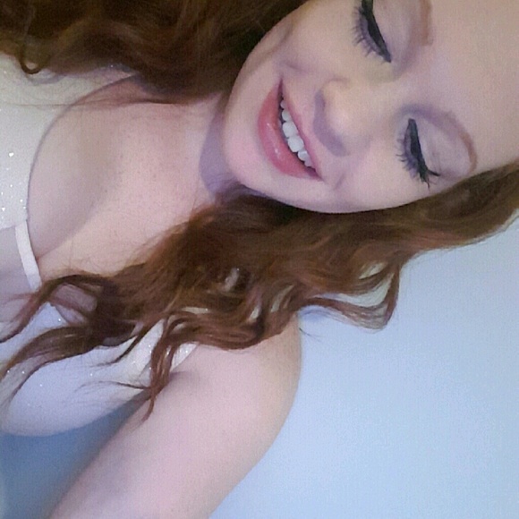 Profile Picture of Jackie Shefman (@jackieeshefman) on Poshmark