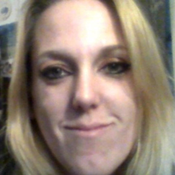 Profile Picture of Mary Pottle (@marypottle) on Poshmark