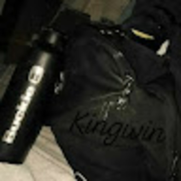 Thane Wagoner - Poshmark Profile Picture of Thane Wagoner (@kingwinpenguin) on Poshmark