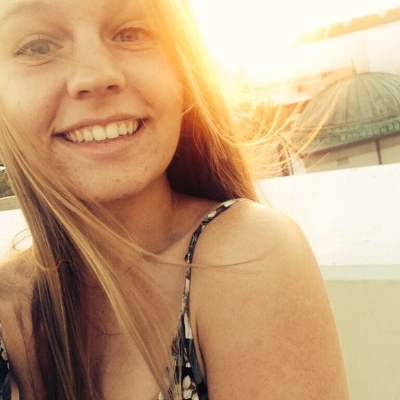 Profile Picture of Emily Hixson (@emilyhixson) on Poshmark