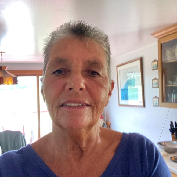 Profile Picture of Ann Converso (@annconverso) on Poshmark