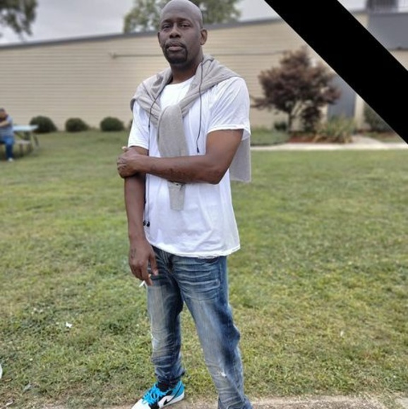 Profile Picture of Robert Kemp (@robertkemp978) on Poshmark