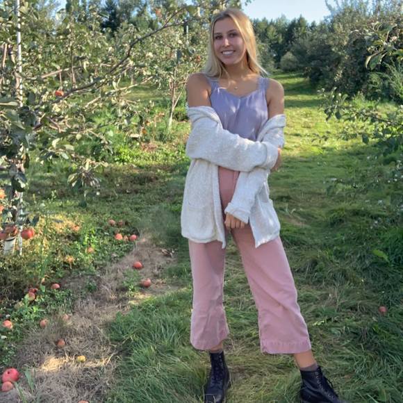 Rose Graykowski - Poshmark Profile Picture of Rose Graykowski (@graykowskirose) on Poshmark