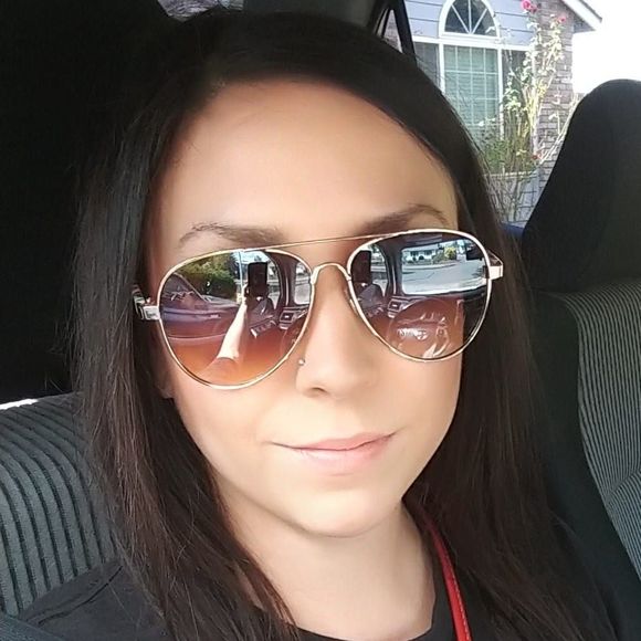 Profile Picture of Tabee Bisbee (@pacificnwnest) on Poshmark